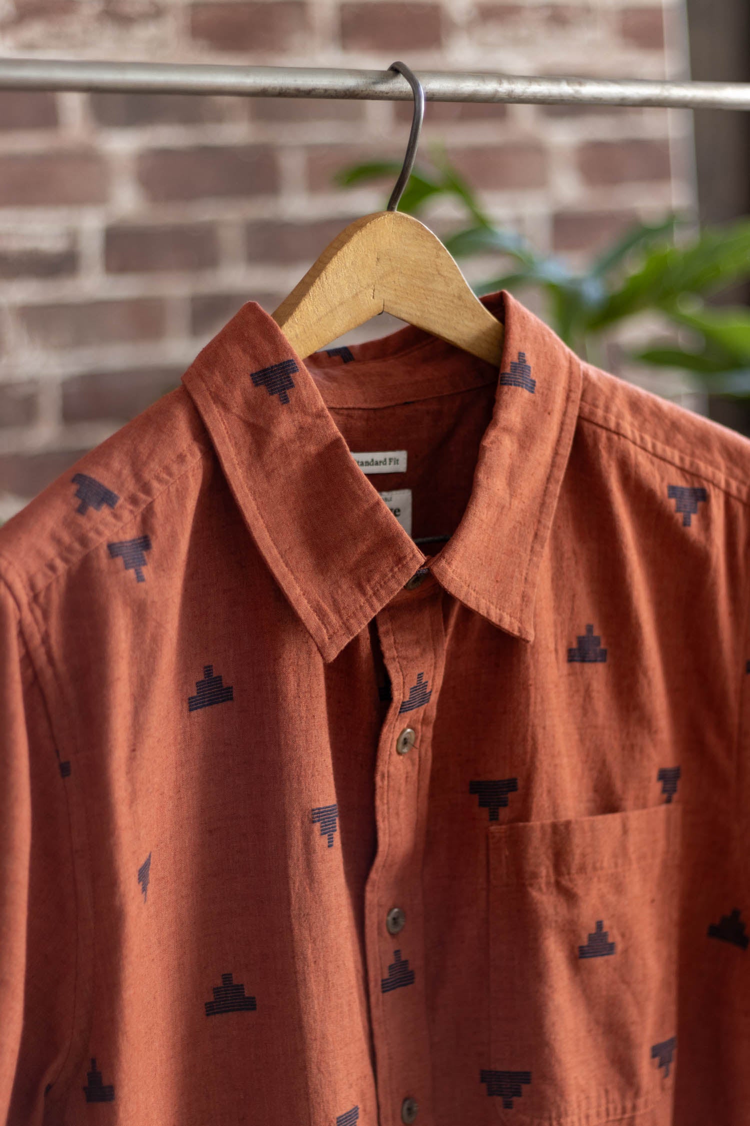 Malcolm Shirt / Rust Fil-Coupé Pyramids