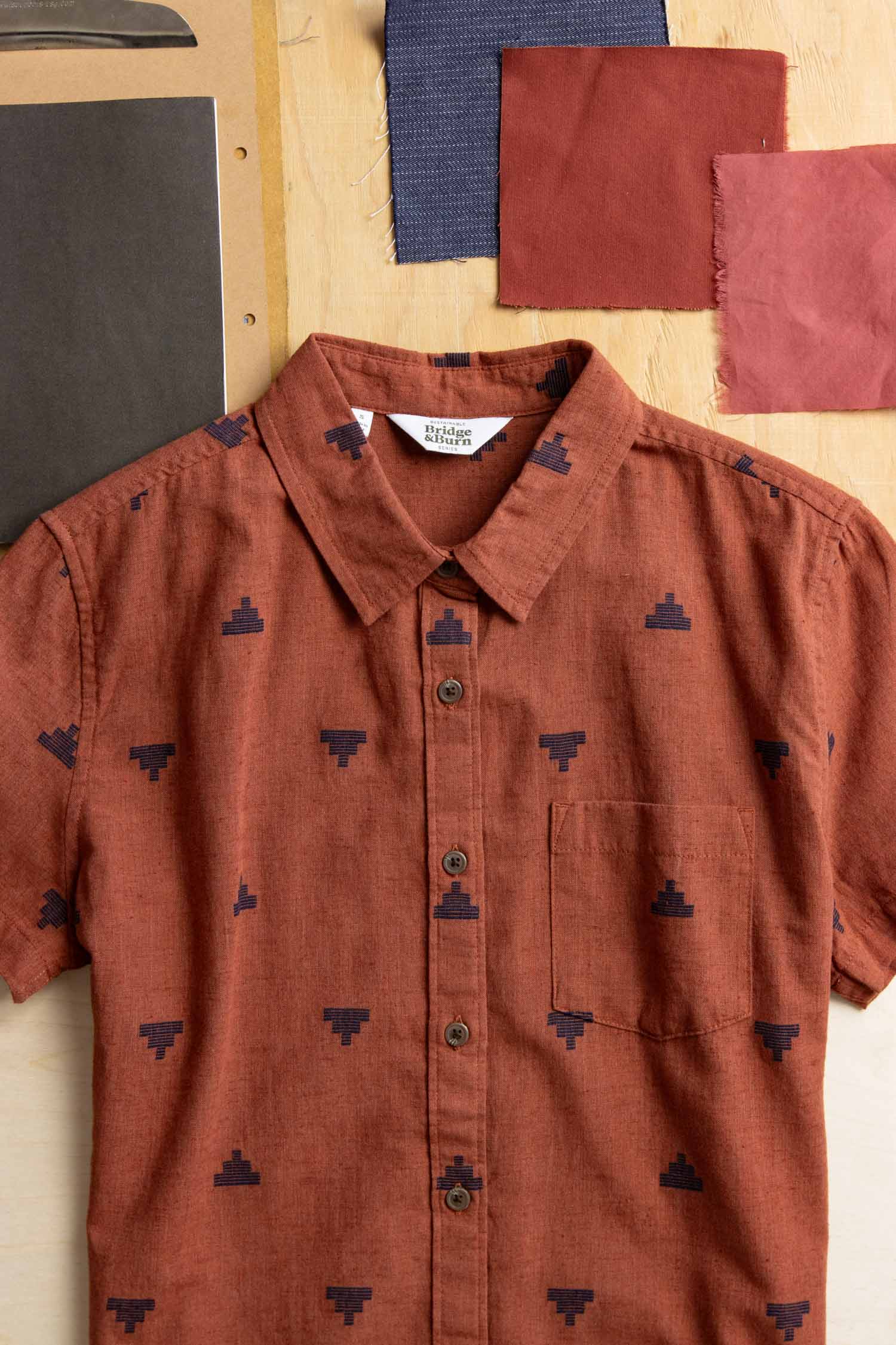 Lana Shirt / Rust Fil-Coupé Pyramids