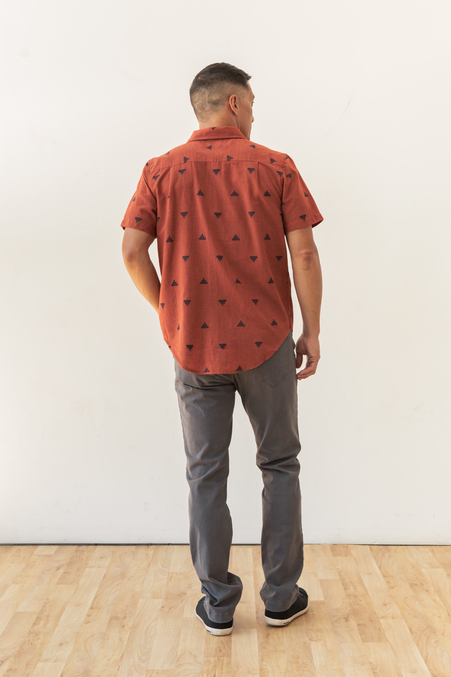 Malcolm Shirt / Rust Fil-Coupé Pyramids