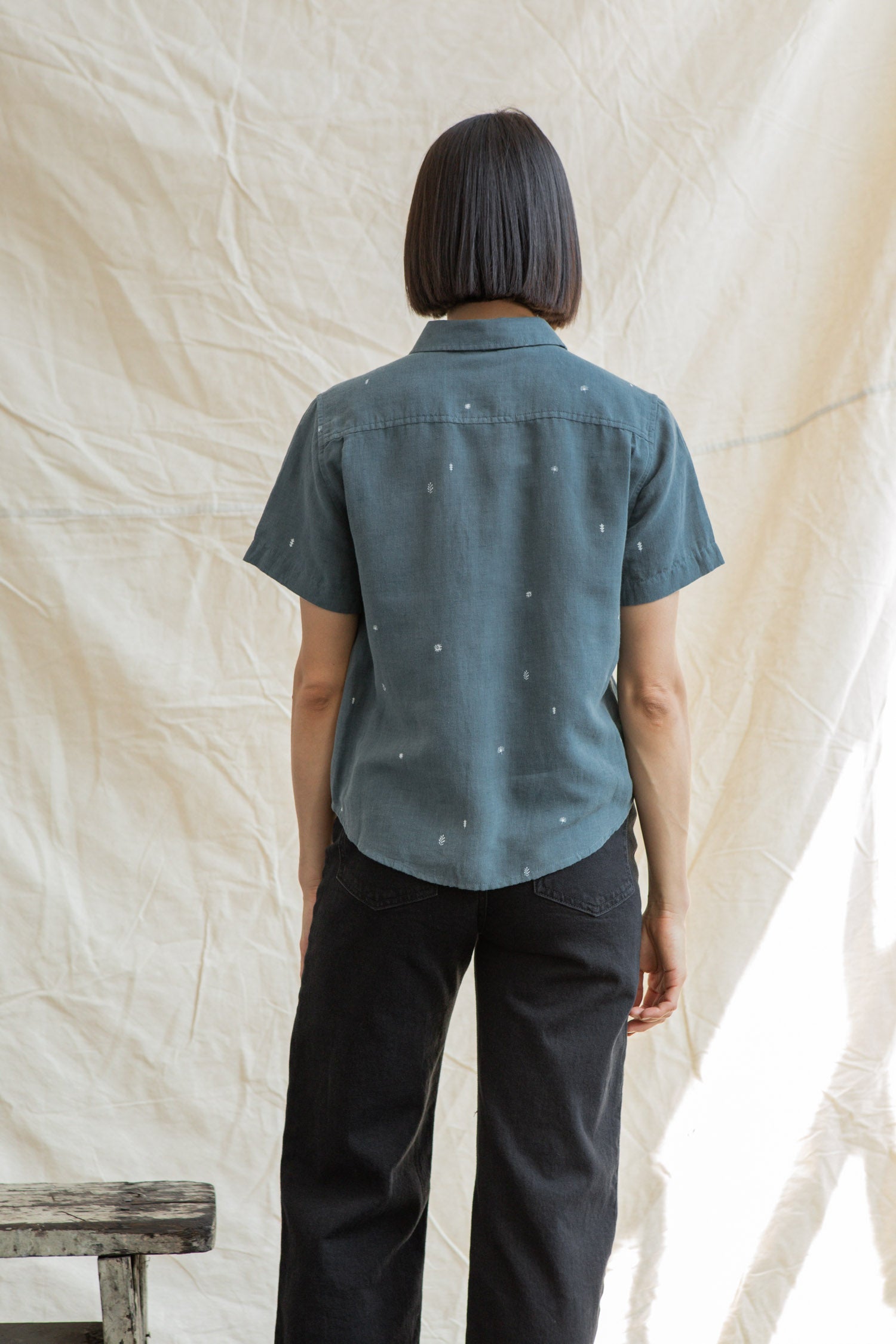 Greer Cropped Shirt / Slate Mini Flora